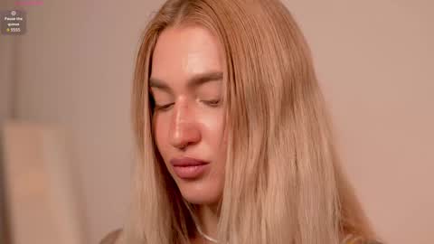 DAISY online show from December 6, 4:12 pm