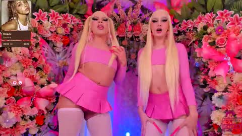 Snapshot of spicysluts chatting on October 16, 12:54 am Alison Sharon online show from October 16, 12:54 am