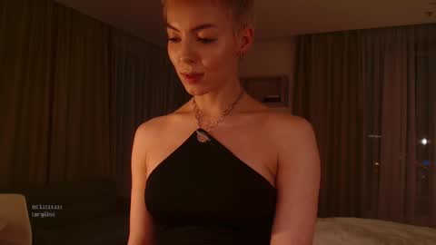 Elizabeth online show from September 19, 4:00 pm