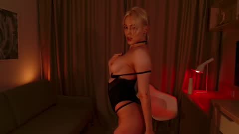 Elizabeth online show from December 27, 6:42 pm