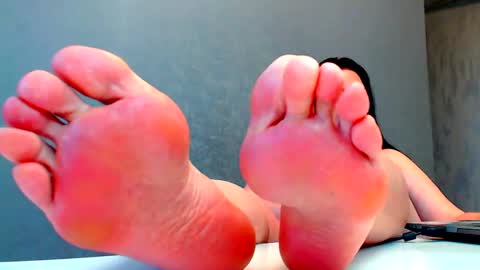 Snapshot of spoiled_lilit chatting on February 1, 7:05 am Lilith online show from February 1, 7:05 am