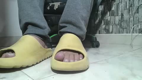 sr master cum its my old account online show from December 15, 8:05 pm