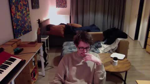 Roger online show from December 6, 8:45 pm