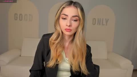 Stacy Woods online show from July 25, 11:41 am