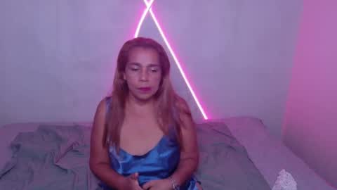 stacy_hall0 online show from December 5, 12:47 pm