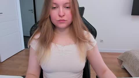 Stacy  online show from April 22, 11:17 am