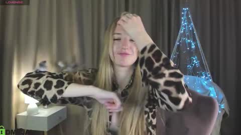 Stacy Mon Tue Wed Thu Fri Sun GMT GMT 3 1000am - 0400pm  online show from October 3, 8:55 am