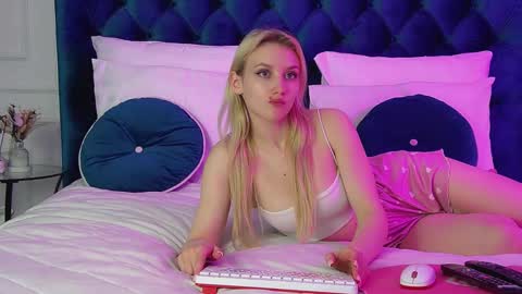 StacyEvances online show from November 16, 6:10 pm