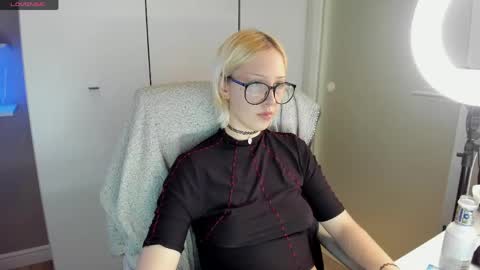 Kate online show from May 17, 9:02 pm