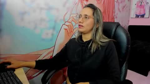 StarletTays online show from December 1, 1:25 am