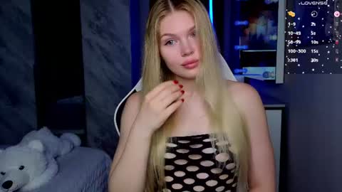 Caroline online show from June 17, 2:27 am