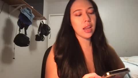 starlitdreams777 online show from March 8, 4:45 am