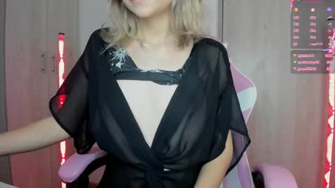 starmoonly online show from May 11, 1:56 am