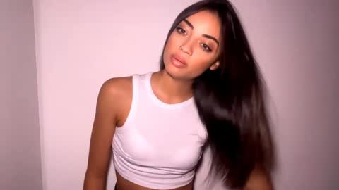 Mia online show from April 1, 1:41 pm