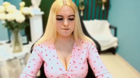 stef_nicks online show from March 3, 9:05 am