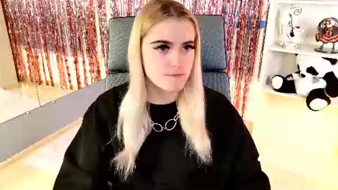 stef_nicks online show from July 17, 5:09 am
