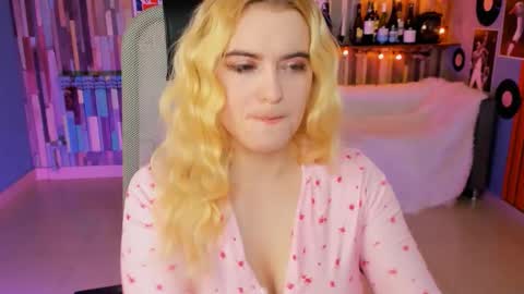 stef_nicks online show from January 13, 10:01 am