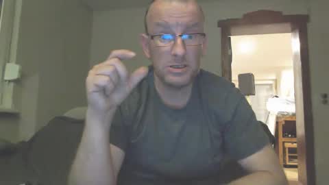 Snapshot of stefangeil123 chatting on January 11, 10:29 am stefangeil123 online show from January 11, 10:29 am