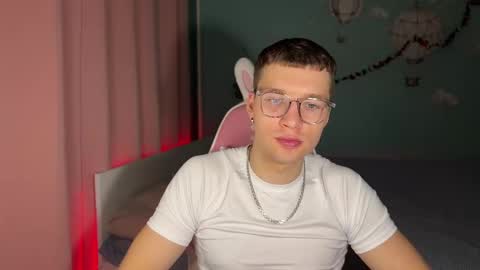 Stefi and Akin online show from October 29, 7:03 pm