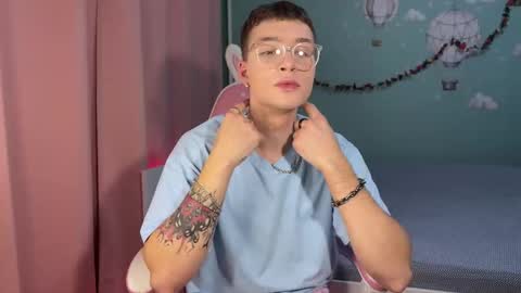 Stefi and Akin online show from October 28, 4:08 pm