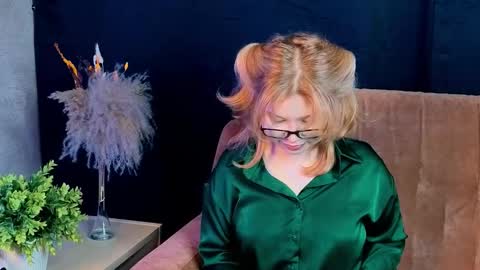 Stella online show from February 9, 8:44 pm