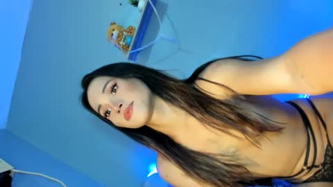 Stella Siner online show from May 7, 1:01 am