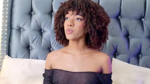 S T E L L A online show from November 19, 10:19 pm