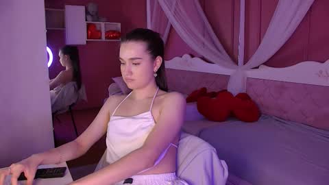 stellapierces online show from March 12, 1:26 pm