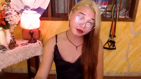 Stella sweet online show from March 23, 1:05 pm