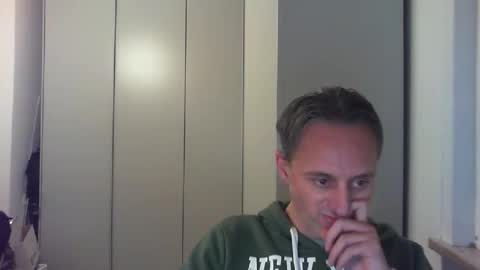 sten015 online show from December 1, 4:38 pm