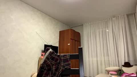 Stephani online show from April 12, 3:49 pm