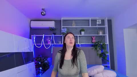 Stephie online show from April 27, 5:16 am