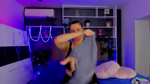 Stephie online show from March 31, 5:30 am