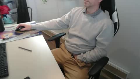 Snapshot of steve_oo8 chatting on February 25, 6:44 pm steve_oo8 online show from February 25, 6:44 pm