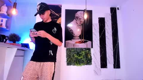 Stiven  brendan online show from December 5, 7:10 am