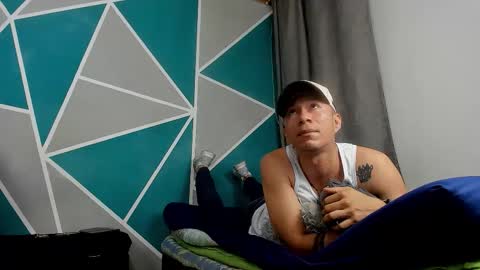 stiven_gutierrez online show from November 11, 11:23 am