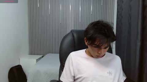 Stiwen online show from March 4, 1:19 pm