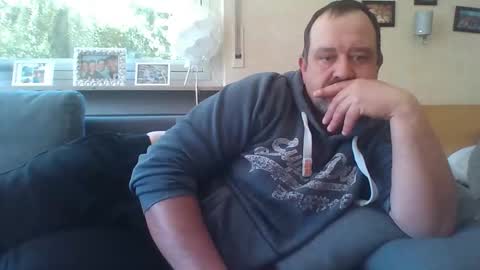 stoned1983 online show from April 22, 8:32 am