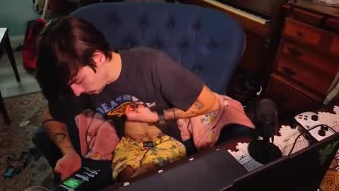 str8whiteboy21 online show from October 11, 6:00 pm