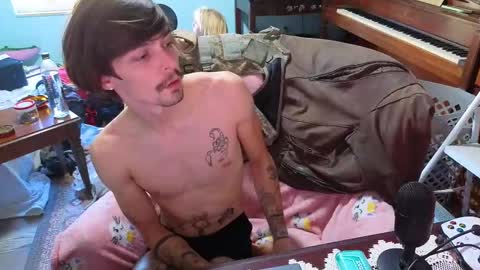 str8whiteboy21 online show from October 12, 6:10 pm