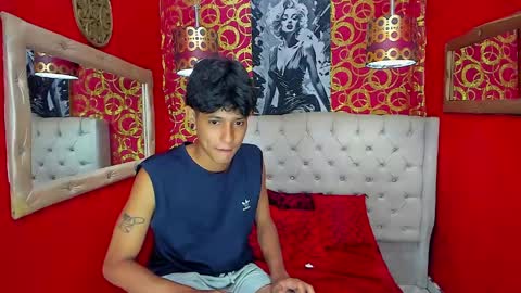 straightyounpein online show from April 18, 4:47 am