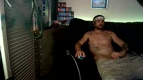 straitpipermann22 online show from April 2, 2:08 am