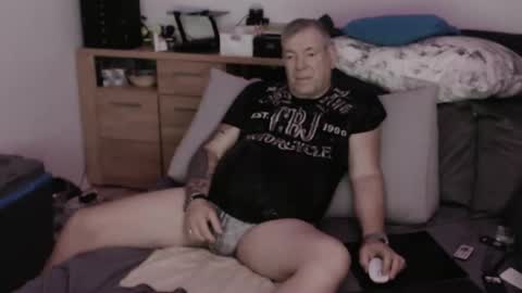 Snapshot of stranger1966 chatting on September 15, 9:16 pm Stranger online show from September 15, 9:16 pm
