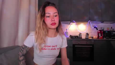 Tati and Lola online show from November 10, 11:35 am