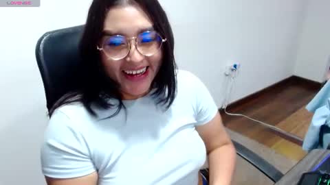 strawlux online show from July 28, 6:20 pm
