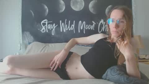 stray_dandelion online show from November 17, 8:33 pm