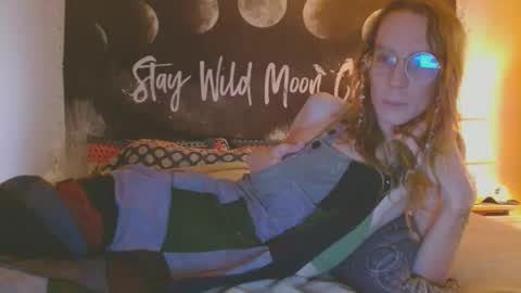 stray_dandelion online show from November 13, 10:01 pm