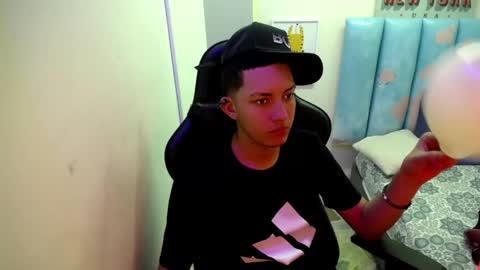 Street online show from April 22, 8:38 pm