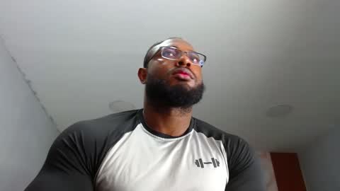 strong_george1 online show from February 26, 7:21 pm