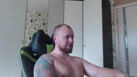 Snapshot of strongass18 chatting on October 21, 8:41 am Alex online show from October 21, 8:41 am